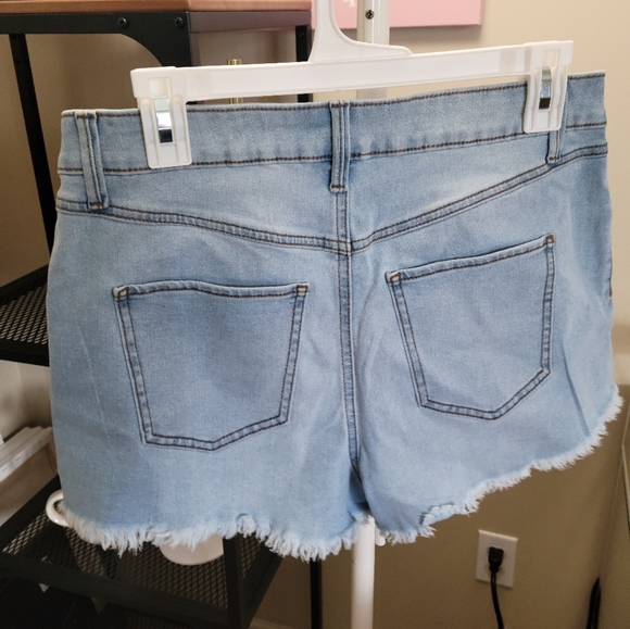 Jeans shorts - Picture 2 of 3